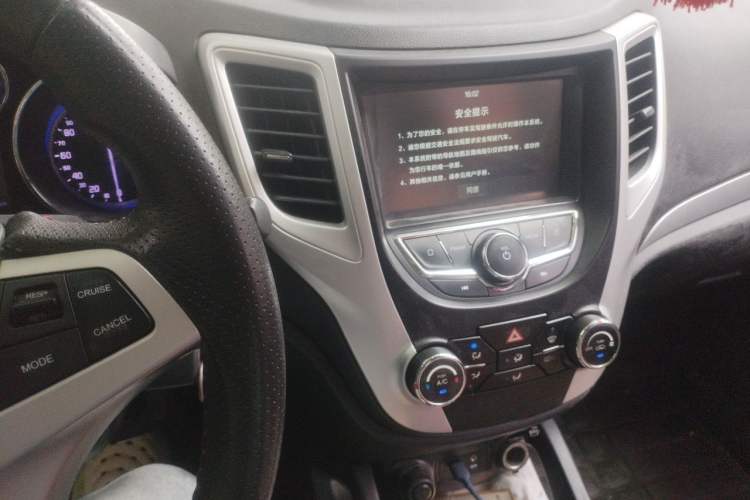 Used CHANGAN CS35 2015 1.6L Automatic Luxury Model China IV Standard Audio And AC Panel