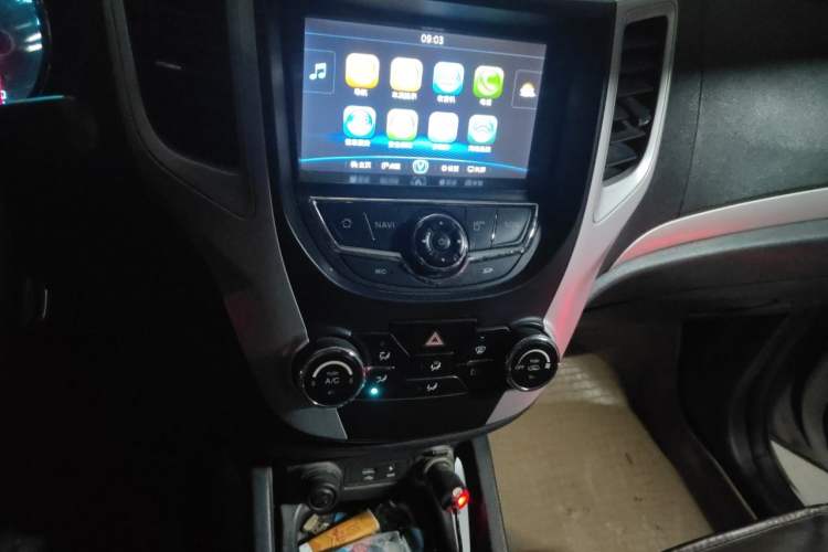 Used CHANGAN CS35 2015 1.6L Manual Luxury Model China IV Standard Audio And AC Panel