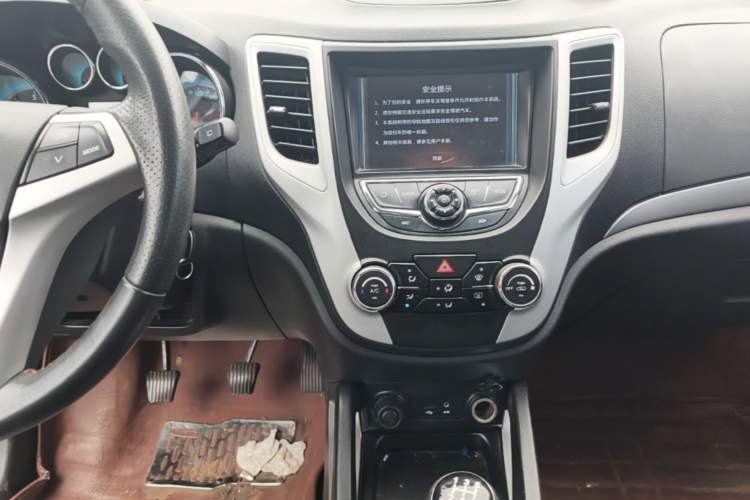 Used CHANGAN CS35 2015 1.6L Manual Luxury Model China IV Standard Audio And AC Panel