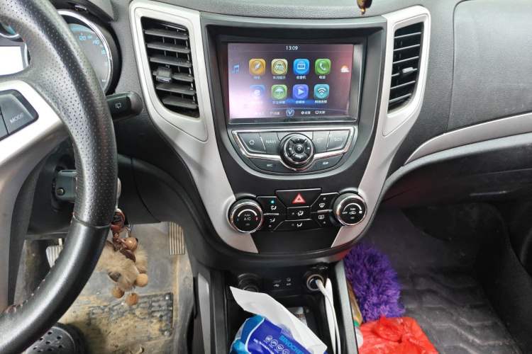Used CHANGAN CS35 2015 1.6L Manual Luxury Model China IV Standard Audio And AC Panel