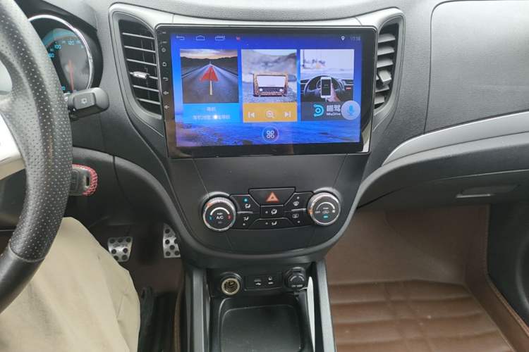 Used CHANGAN CS35 2015 1.6L Manual Luxury Model China IV Standard Audio And AC Panel