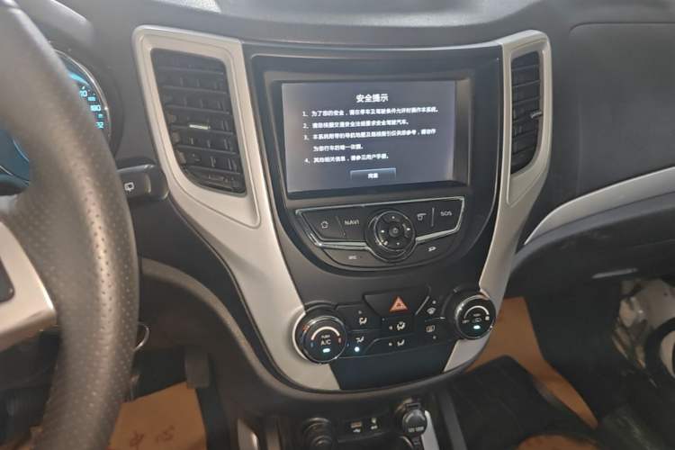 Used CHANGAN CS35 2015 1.6L Manual Luxury Model China IV Standard Audio And AC Panel
