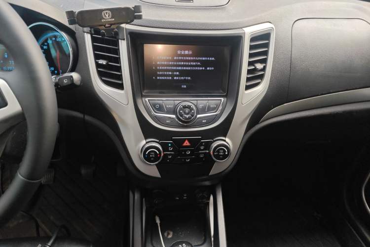 Used CHANGAN CS35 2015 1.6L Manual Luxury Model China V Standard Audio And AC Panel