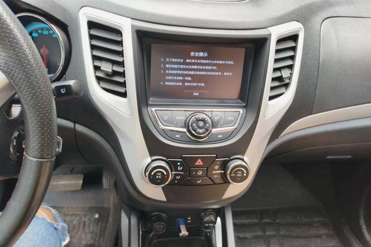 Used CHANGAN CS35 2015 1.6L Automatic Prestige Model China V Standard Audio And AC Panel