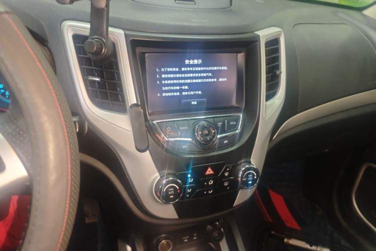 Used CHANGAN CS35 2015 1.6L Automatic Luxury Model China V Standard Audio And AC Panel