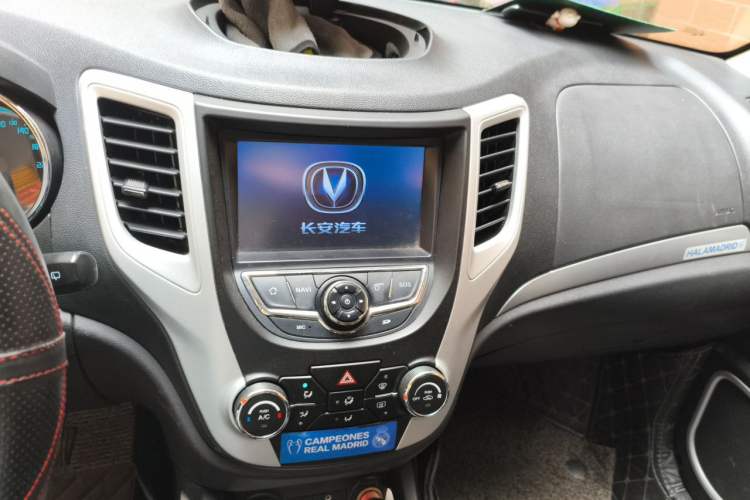Used CHANGAN CS35 2015 1.6L Manual Luxury Model China V Standard Audio And AC Panel