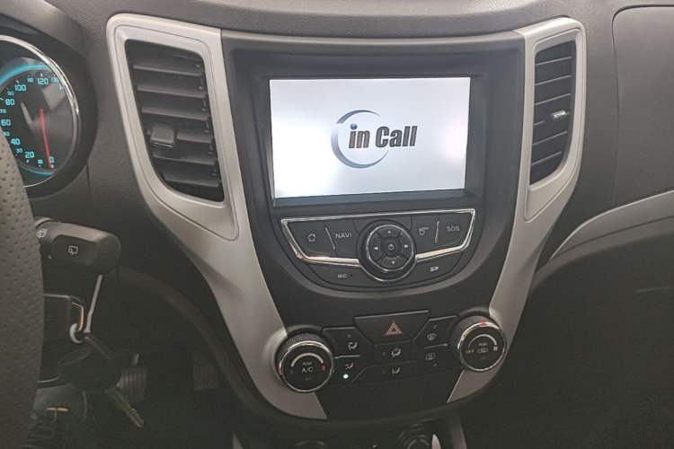 Used CHANGAN CS35 2015 1.6L Manual Luxury Model China IV Standard Audio And AC Panel