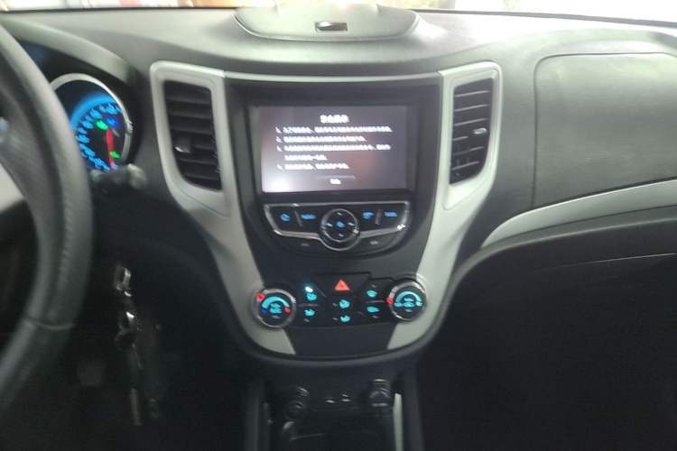 Used CHANGAN CS35 2015 1.6L Manual Luxury Model China IV Standard Audio And AC Panel