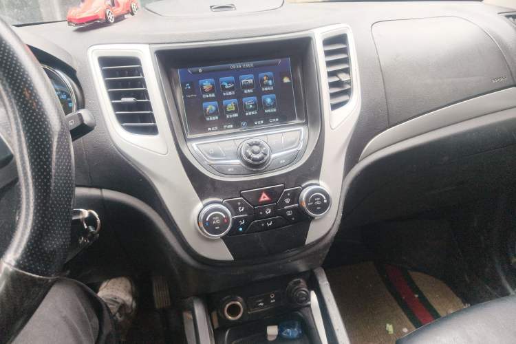 Used CHANGAN CS35 2015 1.6L Manual Luxury Model China IV Standard Audio And AC Panel