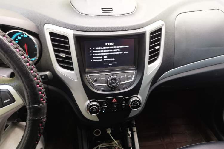 Used CHANGAN CS35 2015 1.6L Manual Luxury Model China V Standard Audio And AC Panel