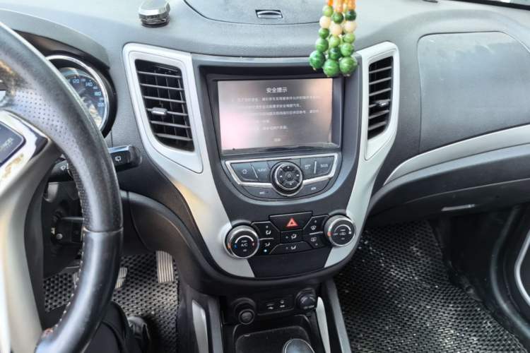 Used CHANGAN CS35 2015 1.6L Automatic Luxury Model China V Standard Audio And AC Panel