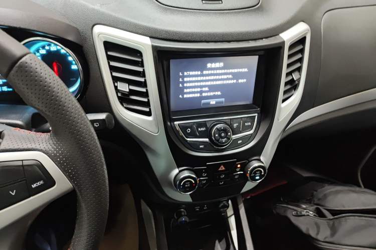Used CHANGAN CS35 2015 1.6L Manual Luxury Model China IV Standard Audio And AC Panel