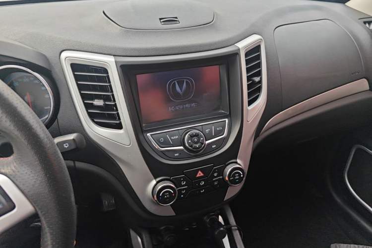 Used CHANGAN CS35 2015 1.6L Manual Luxury Model China IV Standard Audio And AC Panel