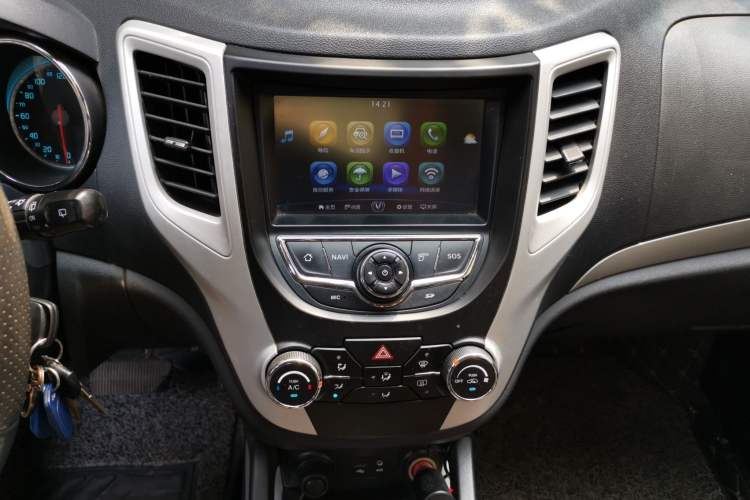 Used CHANGAN CS35 2015 1.6L Automatic Luxury Model China IV Standard Audio And AC Panel