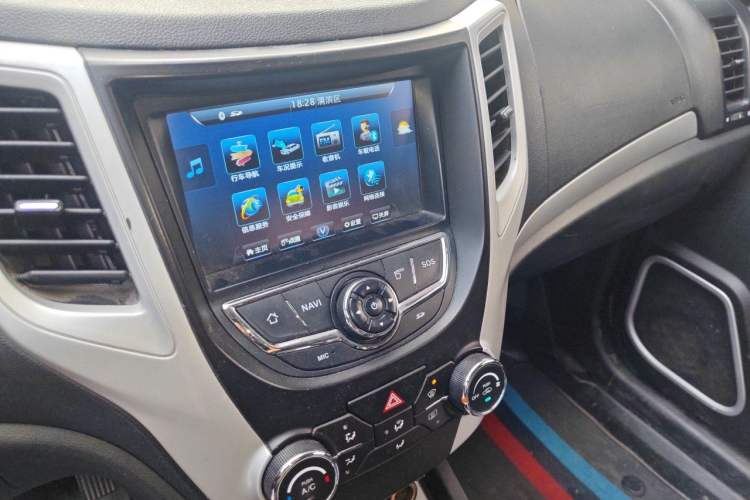 Used CHANGAN CS35 2015 1.6L Automatic Luxury Model China IV Standard Audio And AC Panel