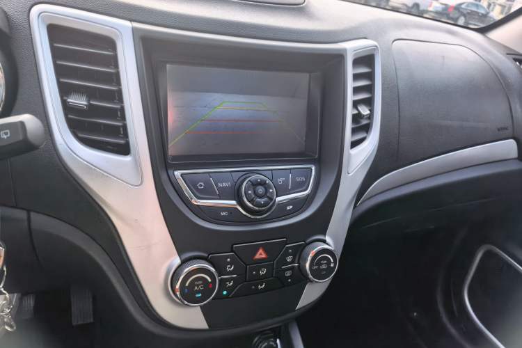 Used CHANGAN CS35 2015 1.6L Automatic Luxury Model China V Standard Audio And AC Panel
