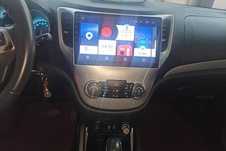 Used CHANGAN CS35 2015 1.6L Automatic Luxury Model China IV Standard Audio And AC Panel