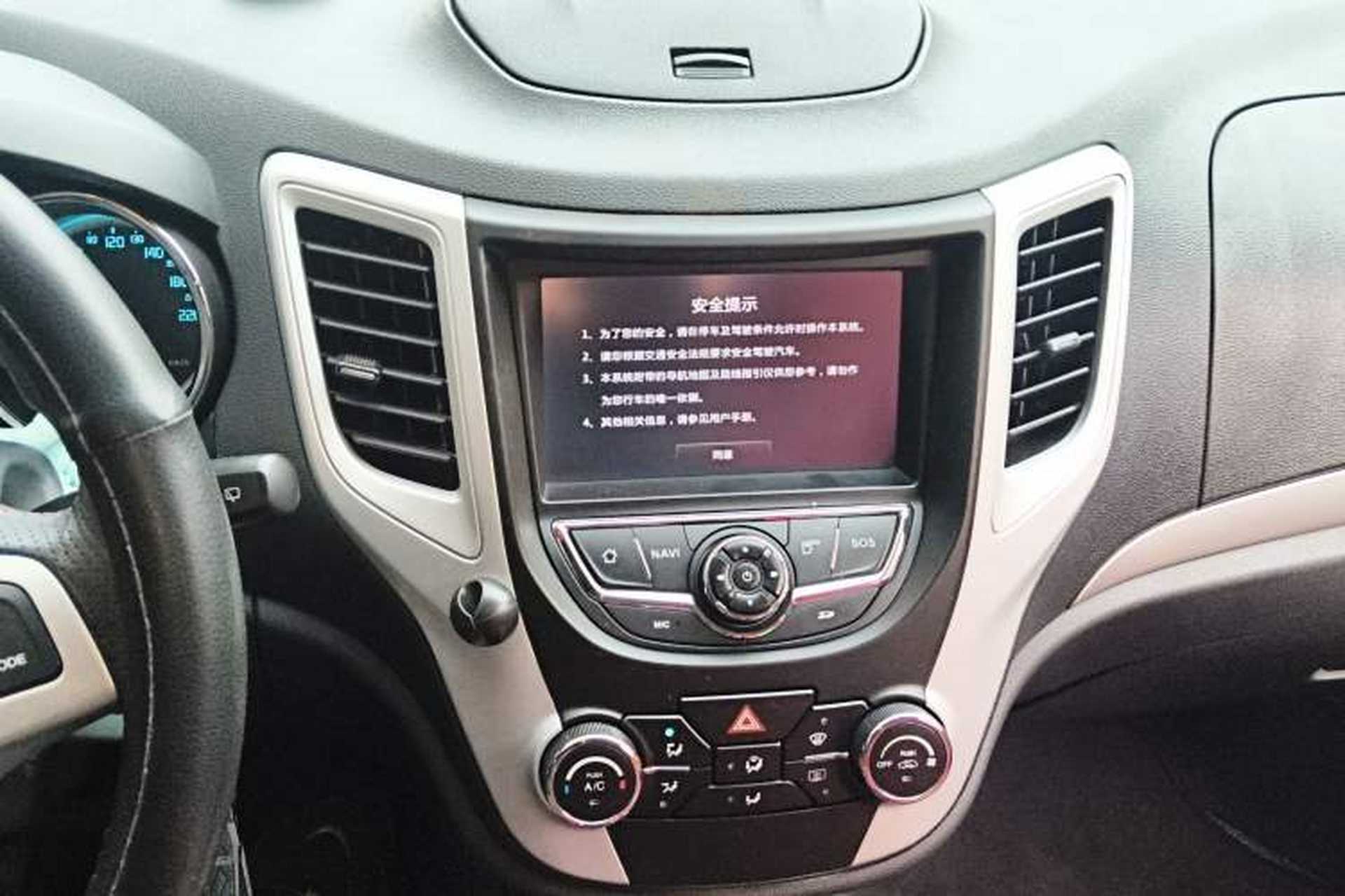 Used CHANGAN CS35 2015 1.6L Manual Luxury Model China IV Standard Audio And AC Panel