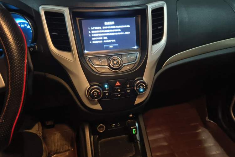Used CHANGAN CS35 2015 1.6L Manual Comfort Model China IV Standard Audio And AC Panel