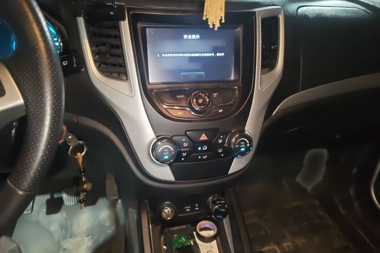 Used CHANGAN CS35 2015 1.6L Manual Luxury Model China V Standard Audio And AC Panel