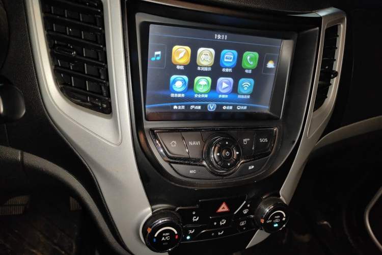 Used CHANGAN CS35 2015 1.6L Automatic Luxury Model China IV Standard Audio And AC Panel