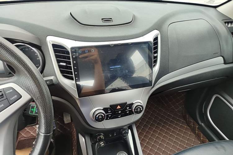 Used CHANGAN CS35 2015 1.6L Automatic Luxury Model China V Standard Audio And AC Panel