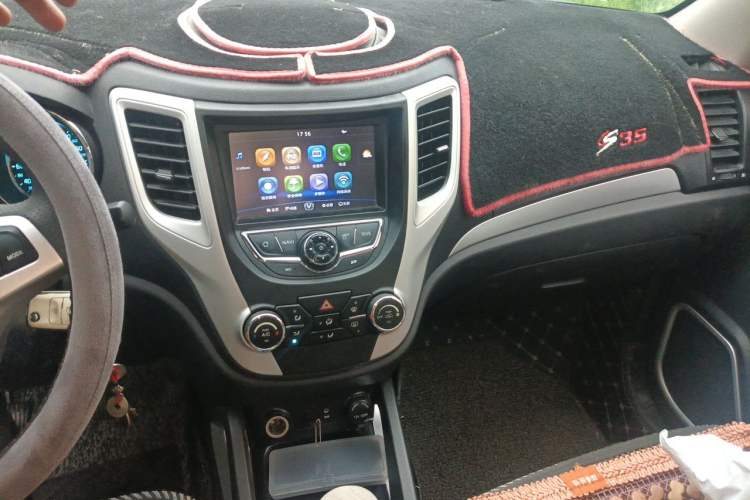 Used CHANGAN CS35 2015 1.6L Manual Luxury Model China V Standard Audio And AC Panel