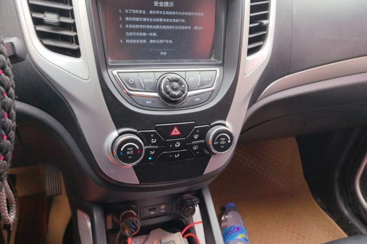 Used CHANGAN CS35 2015 1.6L Automatic Luxury Model China IV Standard Audio And AC Panel