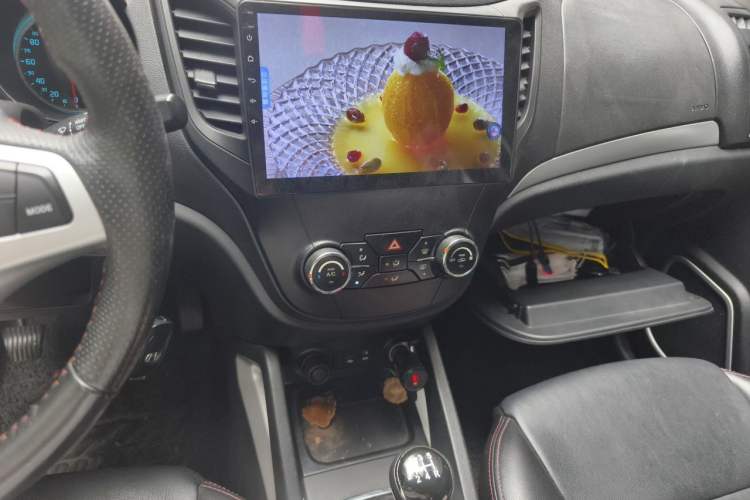 Used CHANGAN CS35 2015 1.6L Manual Luxury Model China V Standard Audio And AC Panel