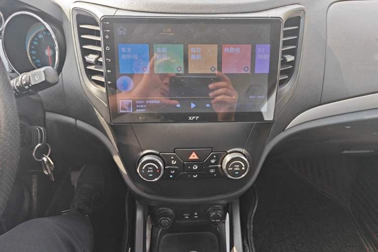 Used CHANGAN CS35 2015 1.6L Automatic Luxury Model China IV Standard Audio And AC Panel