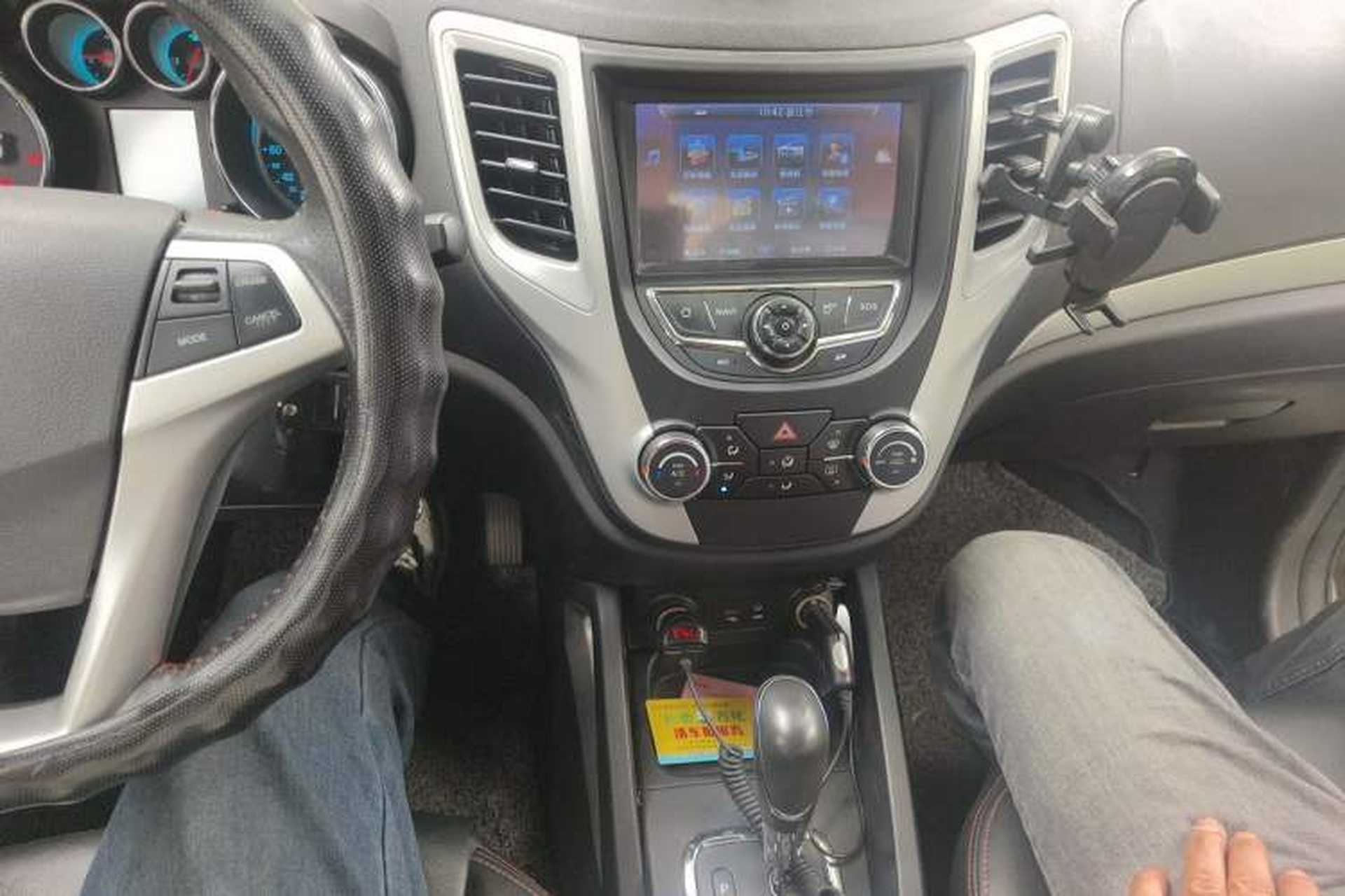 Used CHANGAN CS35 2015 1.6L Automatic Luxury Model China IV Standard Audio And AC Panel