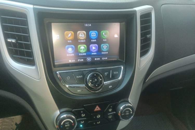 Used CHANGAN CS35 2015 1.6L Automatic Luxury Model China IV Standard Audio And AC Panel