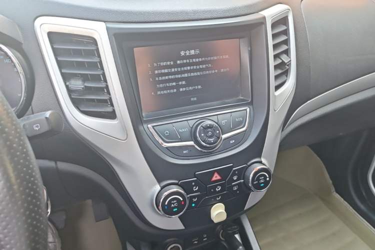 Used CHANGAN CS35 2015 1.6L Automatic Luxury Model China IV Standard Audio And AC Panel