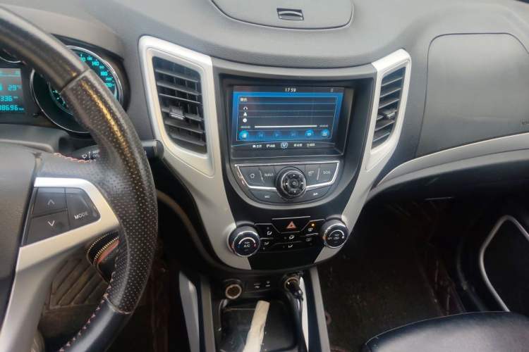 Used CHANGAN CS35 2015 1.6L Manual Luxury Model China IV Standard Audio And AC Panel