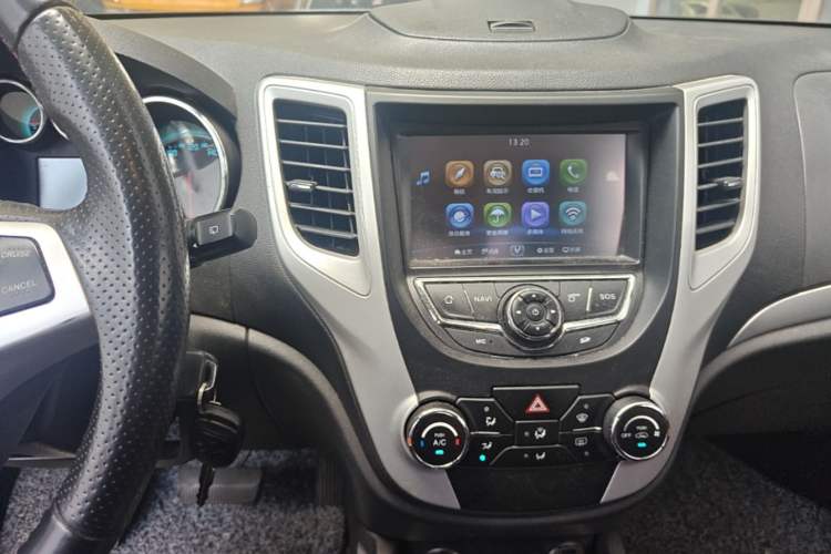 Used CHANGAN CS35 2015 1.6L Automatic Luxury Model China V Standard Audio And AC Panel