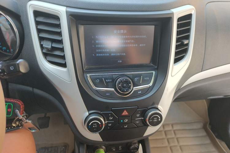Used CHANGAN CS35 2015 1.6L Manual Luxury Model China IV Standard Audio And AC Panel