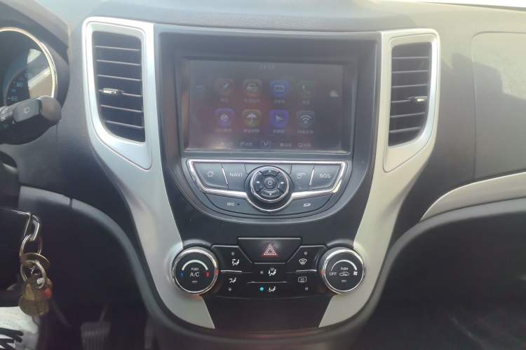 Used CHANGAN CS35 2015 1.6L Manual Luxury Model China IV Standard Audio And AC Panel