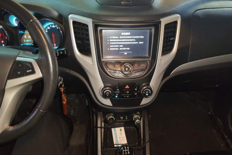 Used CHANGAN CS35 2015 1.6L Manual Luxury Model China IV Standard Audio And AC Panel