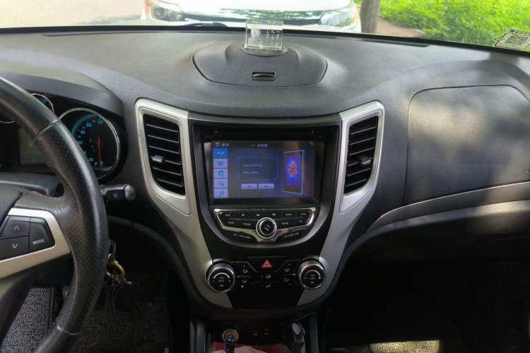 Used CHANGAN CS35 2015 1.6L Manual Luxury Model China IV Standard Audio And AC Panel