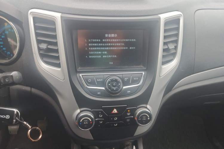 Used CHANGAN CS35 2015 1.6L Manual Comfort Model China V Standard Audio And AC Panel