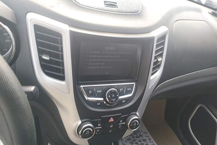 Used CHANGAN CS35 2015 1.6L Automatic Luxury Model China IV Standard Audio And AC Panel
