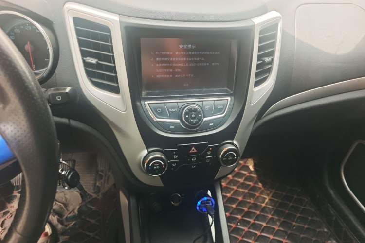 Used CHANGAN CS35 2015 1.6L Manual Luxury Model China IV Standard Audio And AC Panel