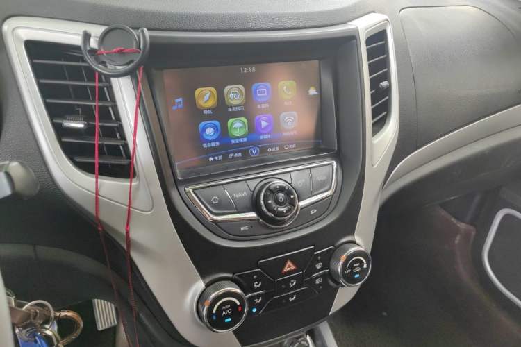 Used CHANGAN CS35 2015 1.6L Manual Luxury Model China V Standard Audio And AC Panel