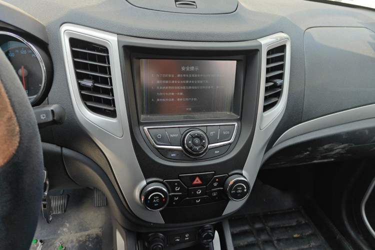 Used CHANGAN CS35 2015 1.6L Manual Luxury Model China IV Standard Audio And AC Panel