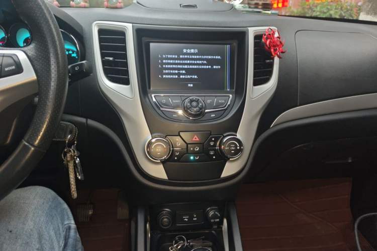Used CHANGAN CS35 2015 1.6L Manual Luxury Model China IV Standard Audio And AC Panel