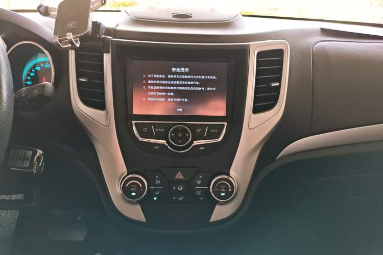 Used CHANGAN CS35 2015 1.6L Automatic Luxury Model China V Standard Audio And AC Panel
