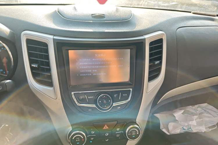Used CHANGAN CS35 2015 1.6L Automatic Luxury Model China IV Standard Audio And AC Panel