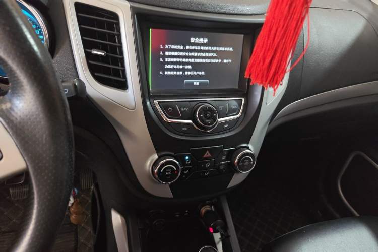 Used CHANGAN CS35 2015 1.6L Automatic Luxury Model China IV Standard Audio And AC Panel