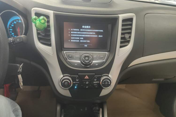 Used CHANGAN CS35 2015 1.6L Manual Luxury Model China IV Standard Audio And AC Panel