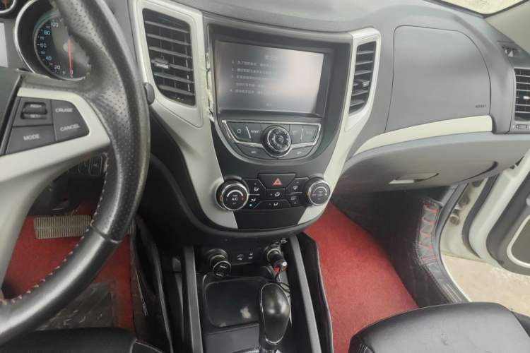 Used CHANGAN CS35 2015 1.6L Automatic Luxury Model China IV Standard Audio And AC Panel